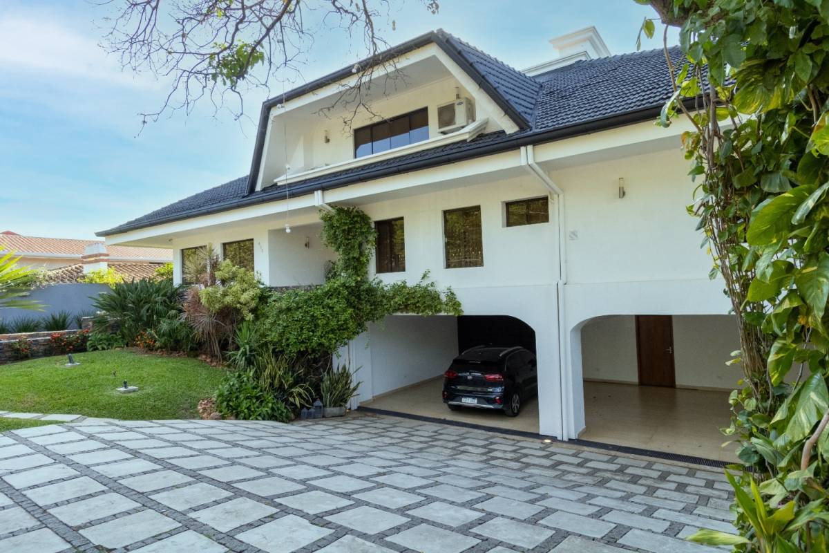 EXCLUSIVA RESIDENCIA EN VENTA — foto 3