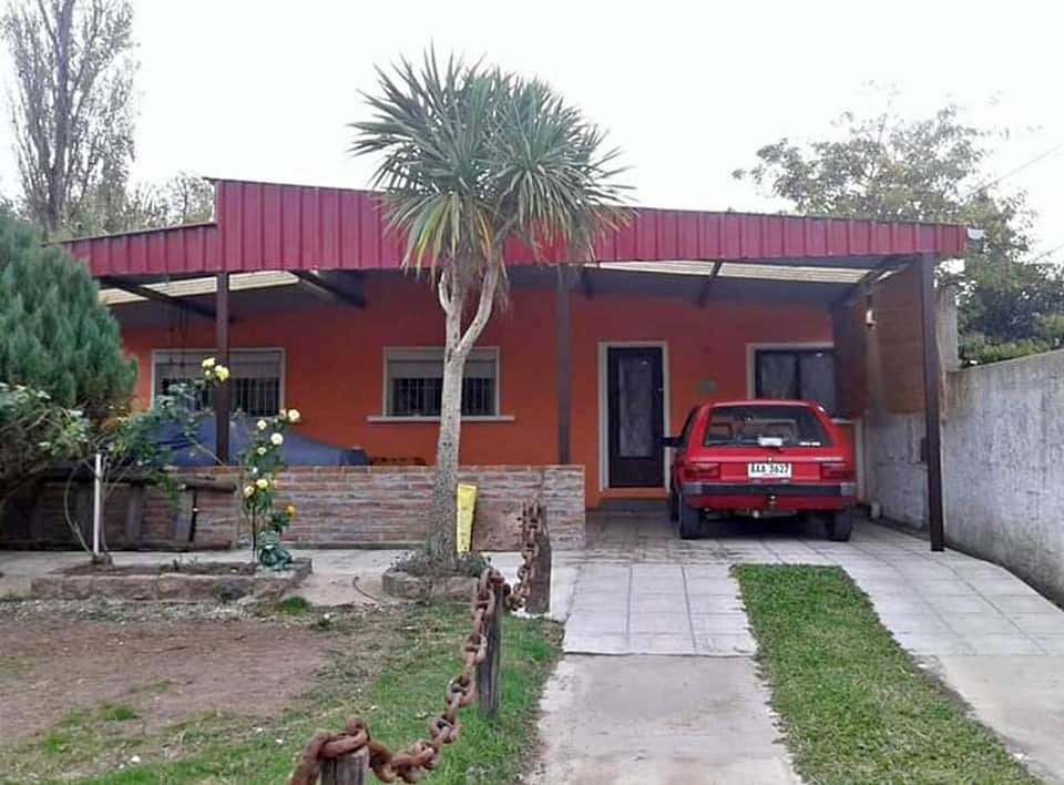 SE VENDE CASA EN LAS PIEDRAS, DE 3 DORMITORIOS.