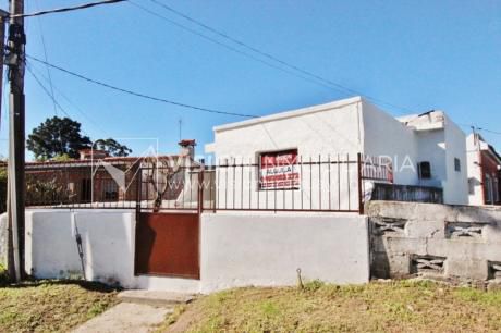 Casita De 50 M2, Con 2 Dorm, 1 Baño Y Cocina Definida