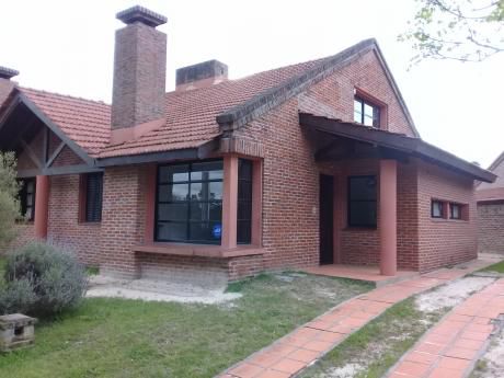 Venta Casa 4 Dormitorios 2 Baños Barrio Privado Barrio Parque Terranova
