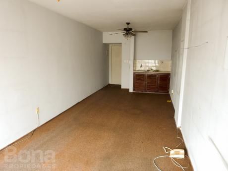 Amplio Monoambiente En Piso Alto