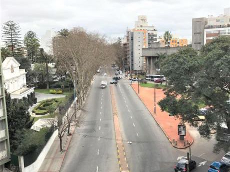 Av Brasil, Impecable, Pocos Años.