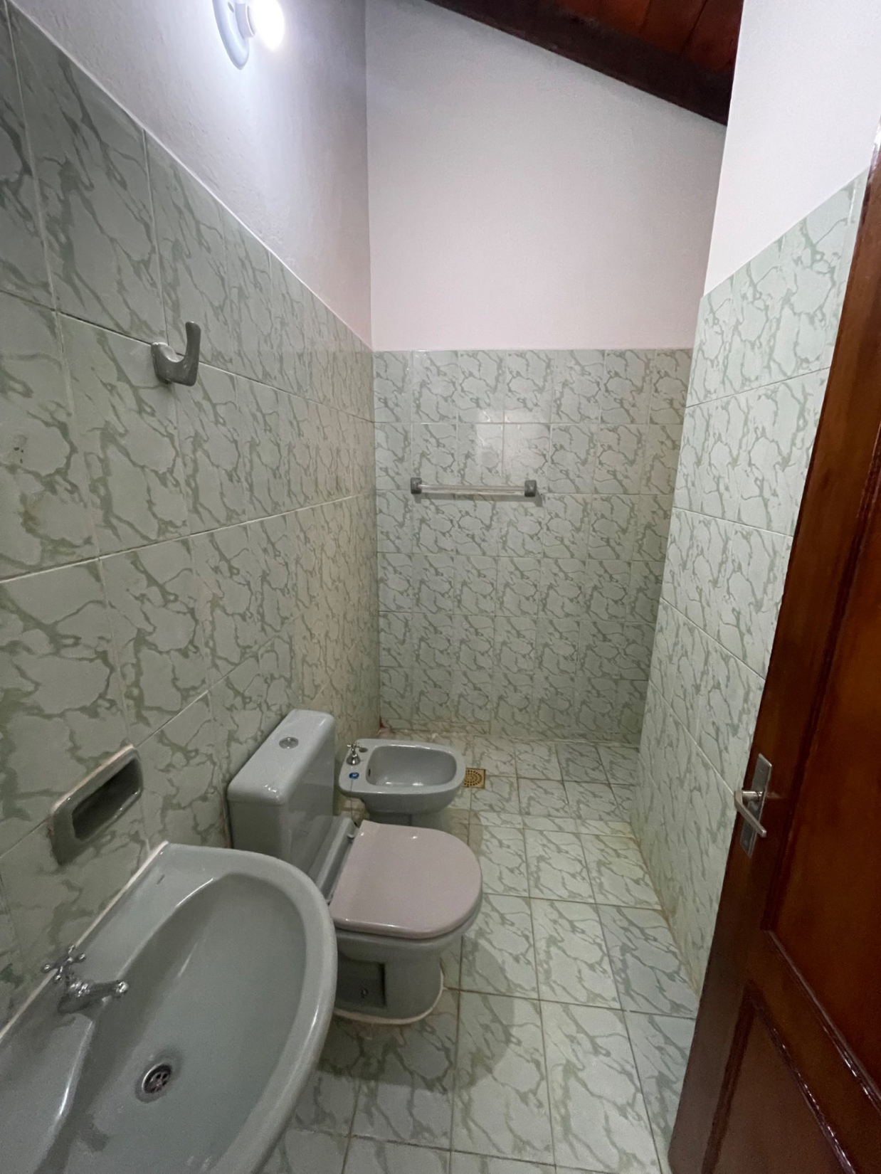 alquilo casa en el centro de Encarnacion — foto 2