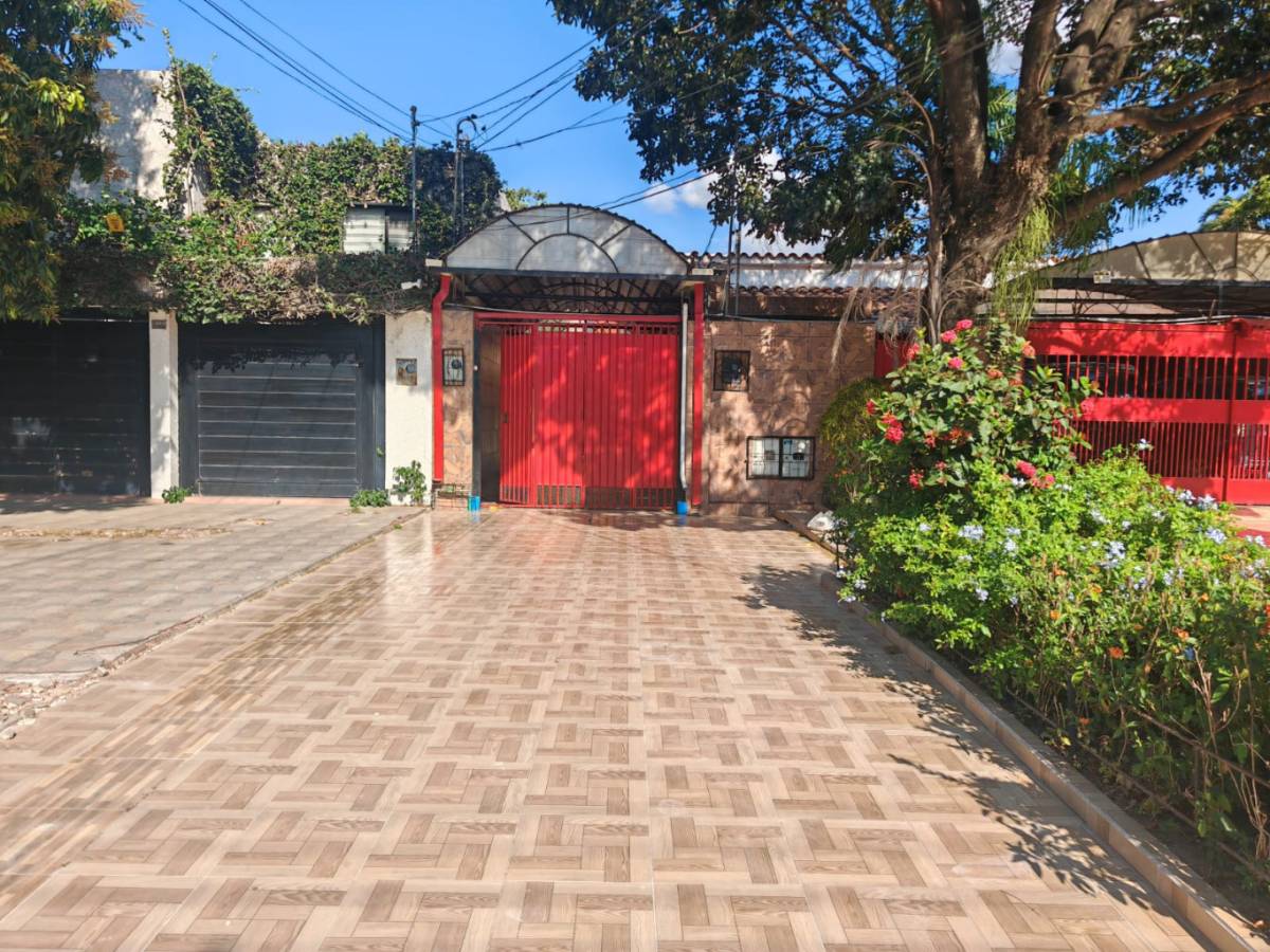 CASA EN ALQUILER EXCLUSIVO PARA EMPRESA U OFICINA DE 3 DORMITORIOS