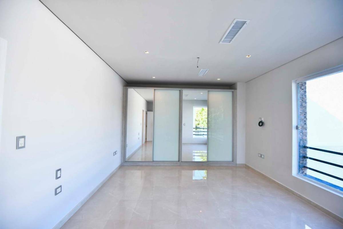 Alquilo residencia de 4 dormitorios. Zona CIT / Trinity School — foto 3