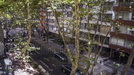 Apartamento De 2 Dormitorios Y Servicio - Benito Blanco