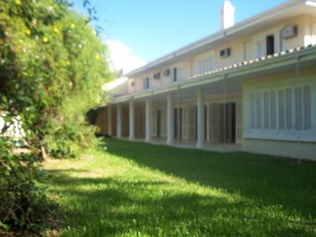 Elegante Mansion 2 Pl 5 Dormitorios Barrio Mburucuya