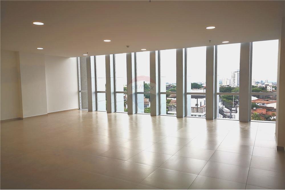 GRAN OFICINA CON COCHERA EN ELEGANTE EDIFICIO — foto 3