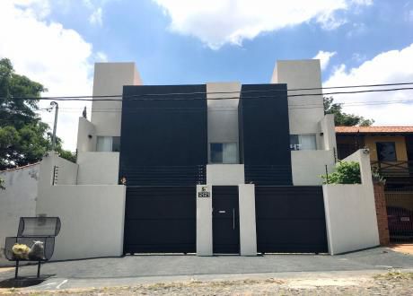 Amplia Y Muy Fina Residencia En Barrio El Mangal