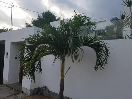 Casa De 2 Pisos En Anticretico