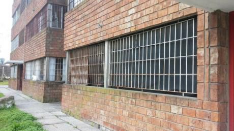 Apto Gral Flores Y Ap. Saravia. 2 Dorm, Acepta Prest. Banco