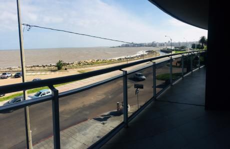 Alquiler Frente Al Mar. 3 Dorm Y Servicio, 2 Garages.