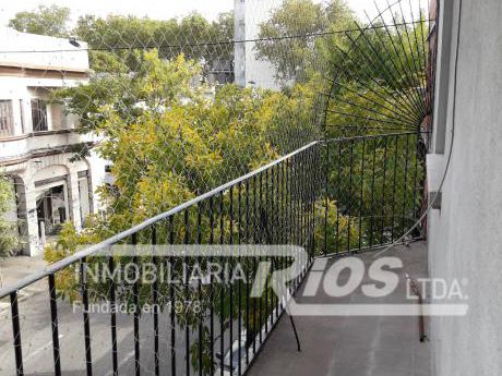 Buena Ubicación, A Cuadras De Terminal Tres Cruces