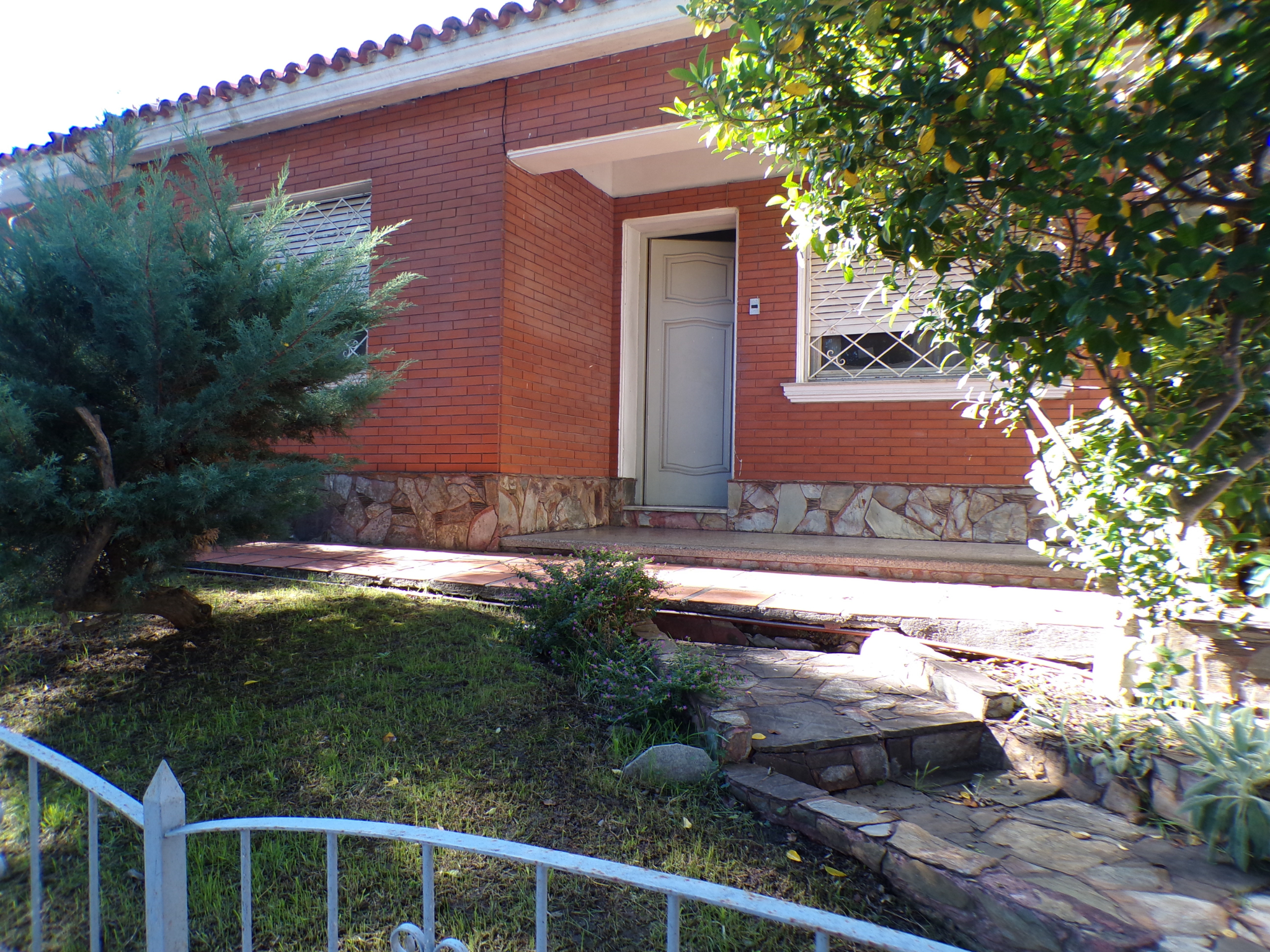 Gran Oportunidad En Las Acacias: Casa + Apto Independiente + Barbacoa Y Cochera
