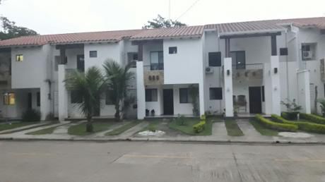 Hermosa Casa De 2 Plantas En La Pradera