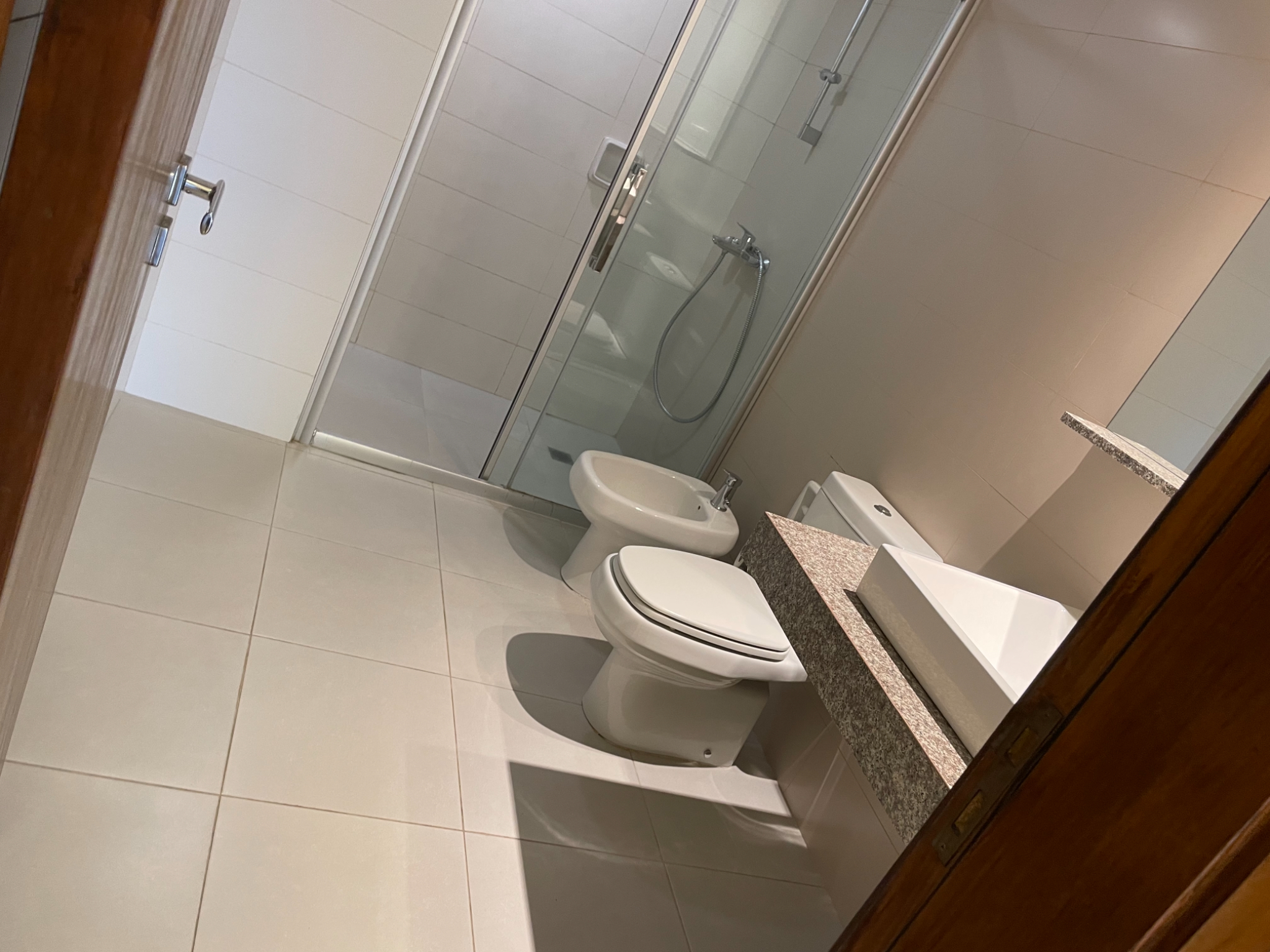 Alquiló Dpto Moderno de 3 habitaciones — foto 2