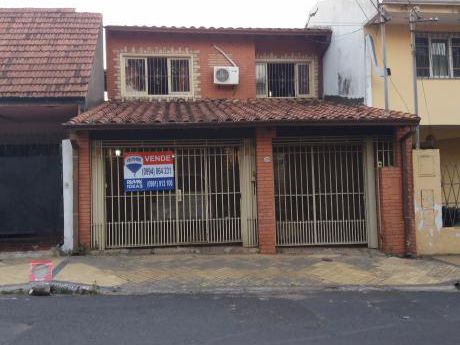 Casa A Remodelar Con Excelente Ubicación.