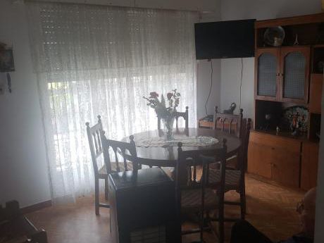 Casa De Tres Dormitorios En Prado Norte.