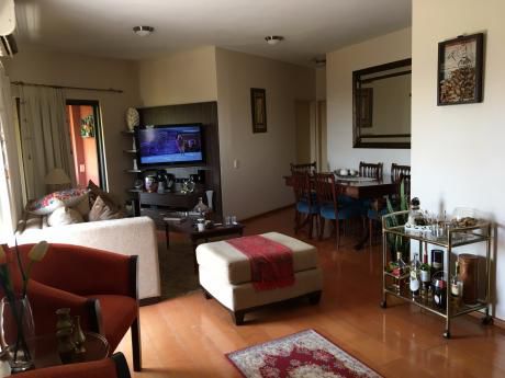 Venta Departamento 2 Dormitorios. Barrio Las Mercedes . Usd 180.000