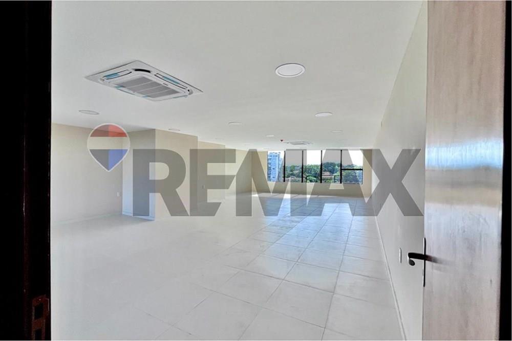 ALQUILO AMPLIAS OFICINAS CORPORATIVAS CERCA DEL AEROPUERTO — foto 3