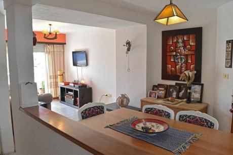 Se Vende Impecable, Apartamento De 2 Dormitorios + Cochera En Buceo