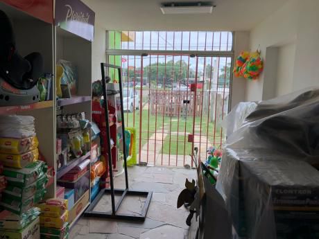 Alquiler Local Comercial Sobre Giannattasio En Lagomar Frente A T. Inglesa!