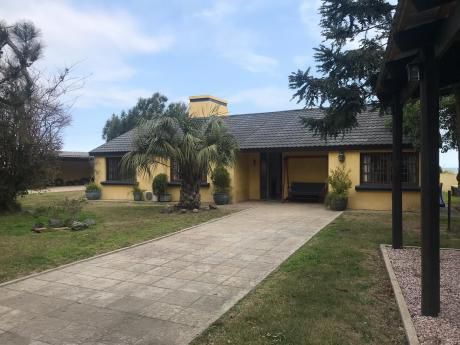 Suc. Parque Del Plata, Excelente Casa Con Bajada Propia A La Playa