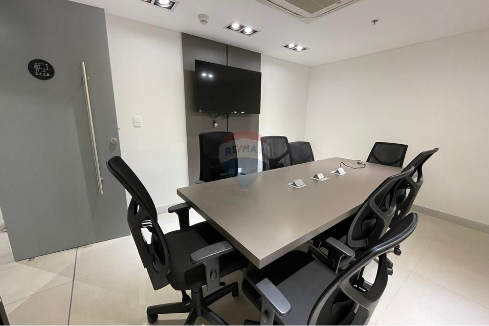 VENDO OFICINA EN EL EDIF. CORP. SKYPARK — foto 3