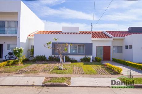 Bonita Casa En Alquiler Condominio Asai