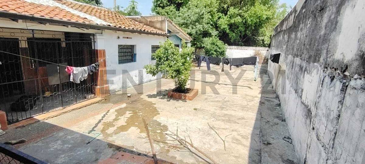 EN ALQUILER CASA EN SANTISIMA TRINIDAD- FRENTE AL JARDIN BOTANICO — foto 3