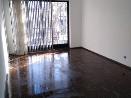 Apartamento Con Garage Cerca De Las Facultades
