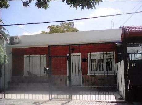 Venta De Casa 2 Dormitorios En Brazo Oriental, Montevideo