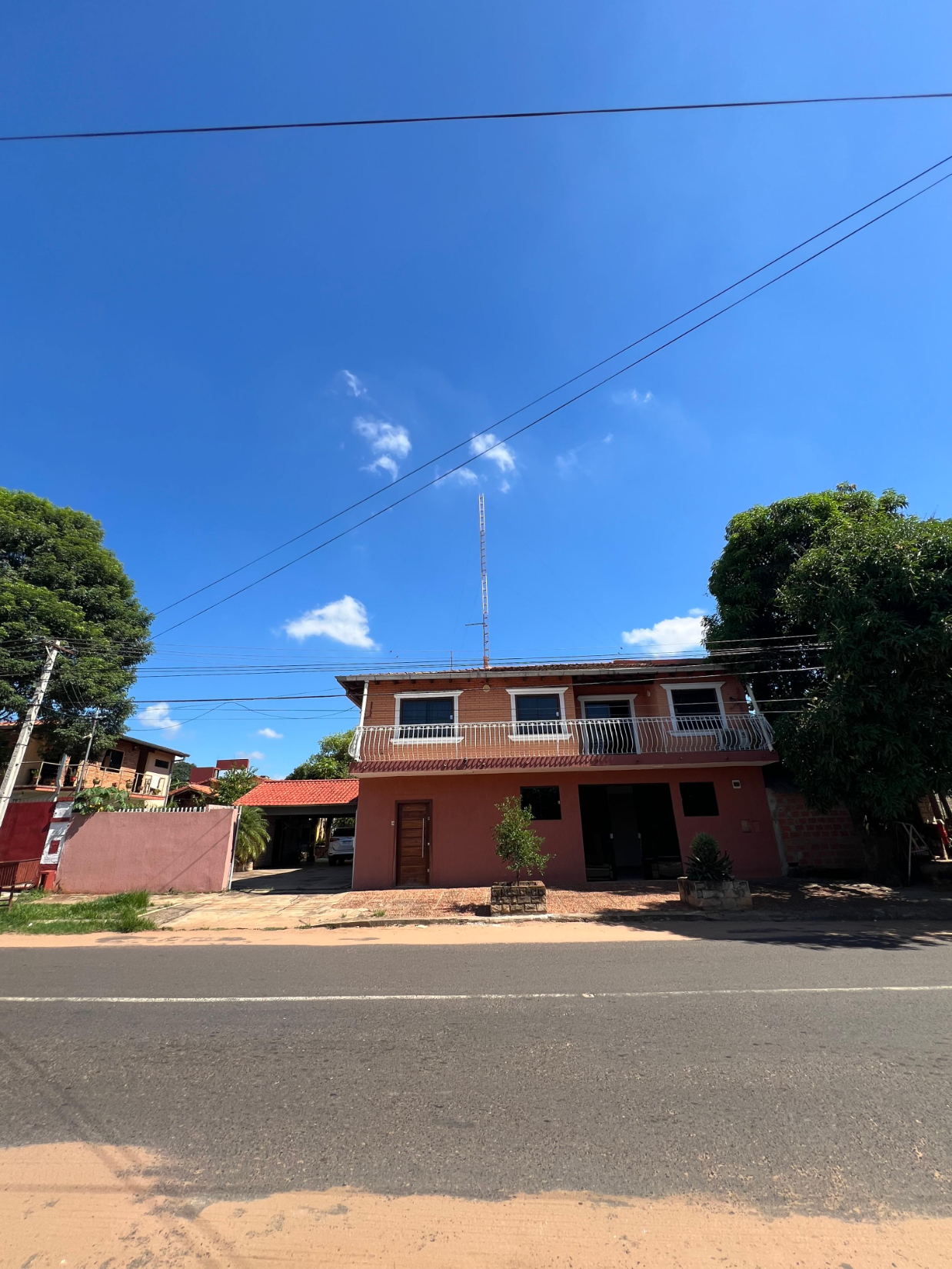 CASA EN VENTA EN CAPIATÁ | CON FRENTE COMERCIAL