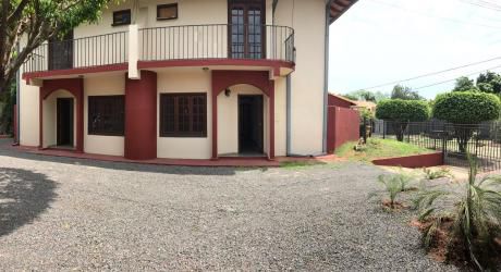 Alquilo Duplex En Lambare En Pequeño Condominio-lambare