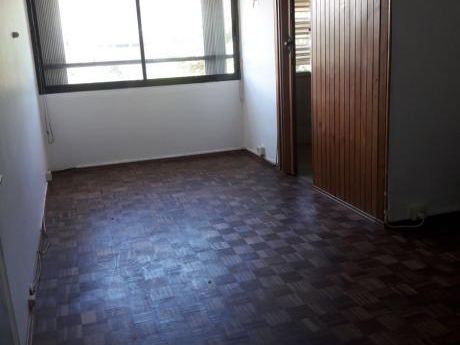 En El Corazón De La Blanqueada! 4to Piso Al Frente