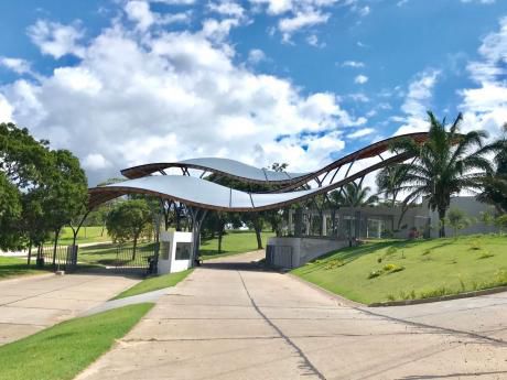 Colinas Del Urubo, Cond. Las Palmeras