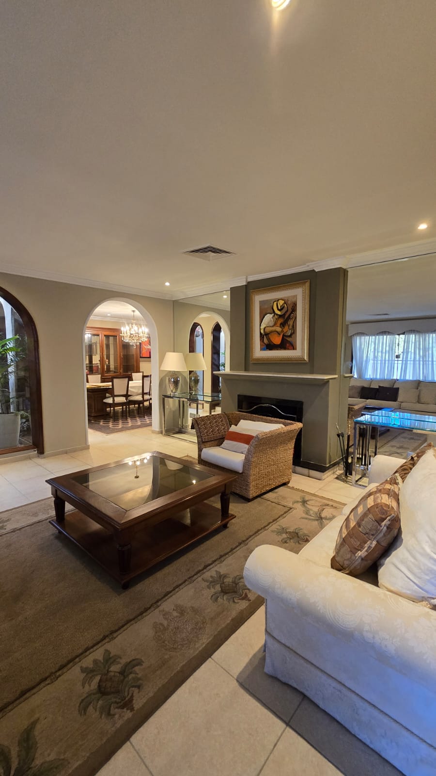 Alquiler | Residencia En Mburicao — foto 2