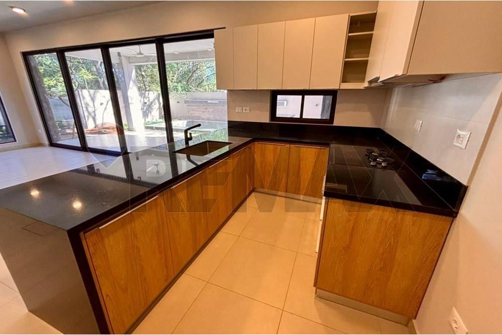Casa - Venta - San Bernardino, Paraguay — foto 2