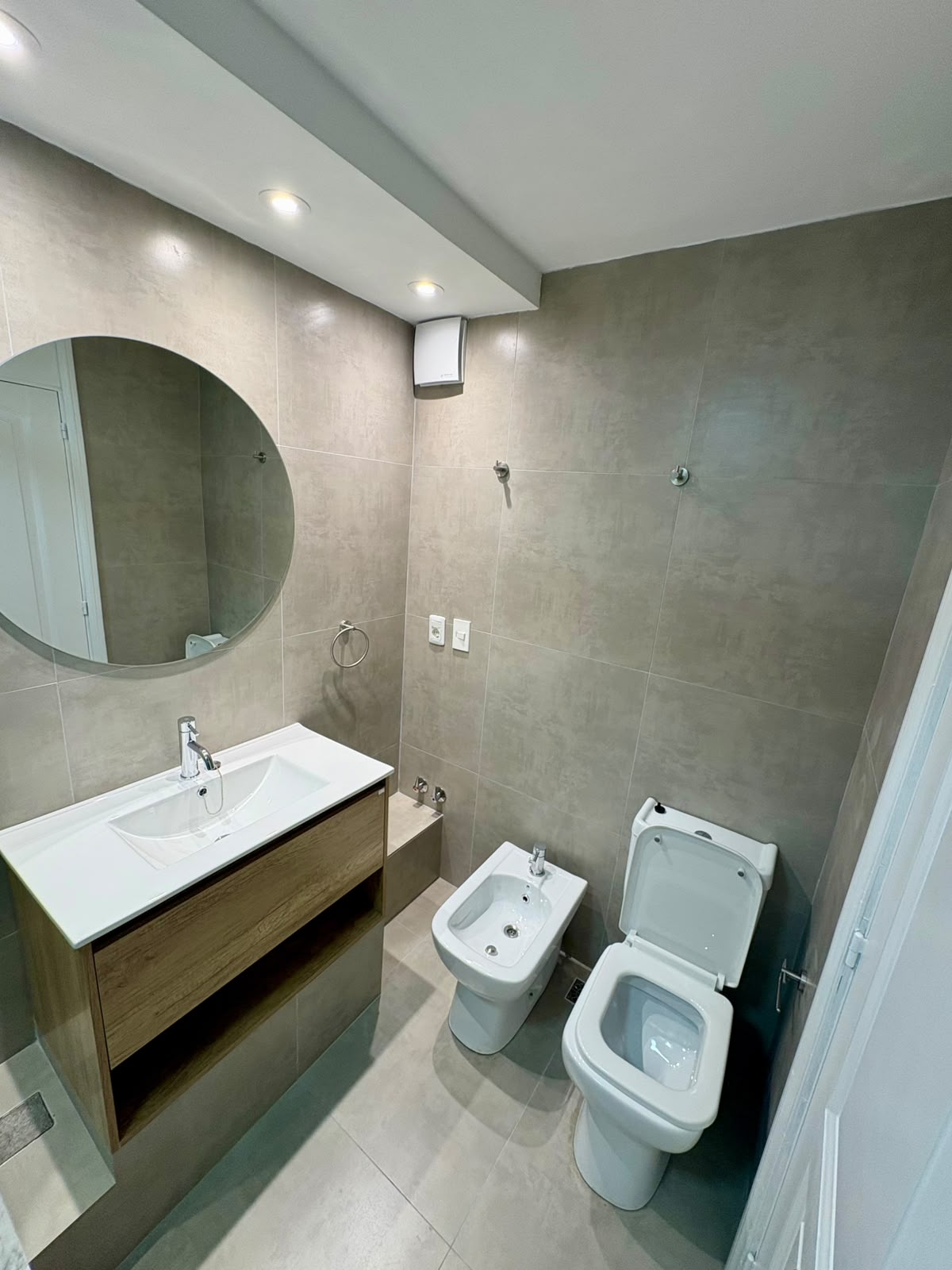 AMPLIO APARTAMENTO RECICLADO CON VISTA AL PUERTITO DEL BUCEO · Foto 3