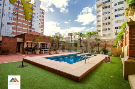 Apartamento Al Frente, Piso Alto, Con Garaje Y Portería Las 24hs