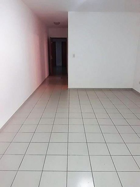 En Edificio Amplio Dpto. Anticretico
