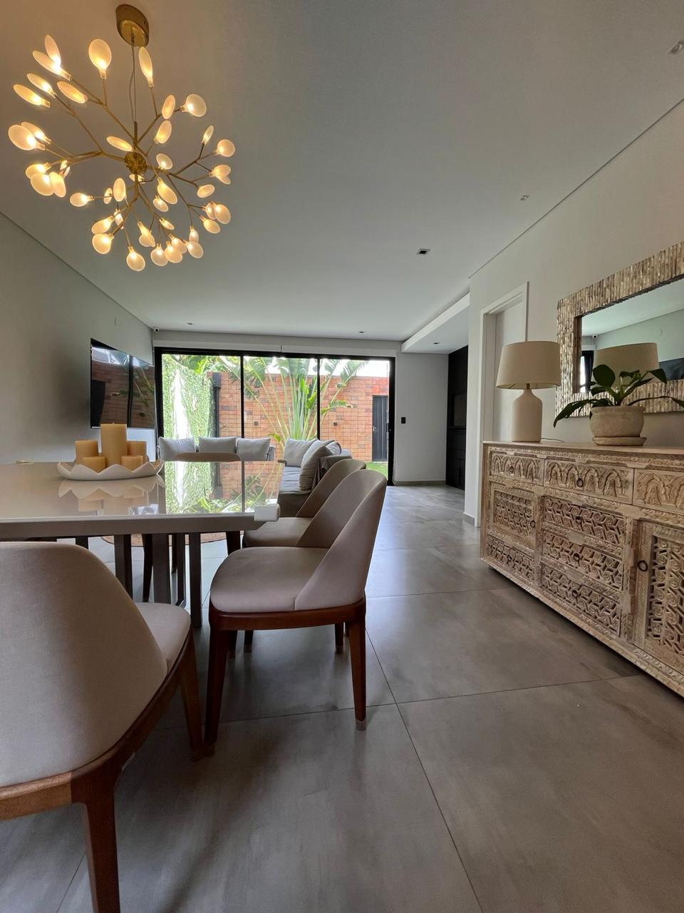 EN ALQUILER – Exclusivo Dúplex Amoblado en Mburucuyá — foto 2