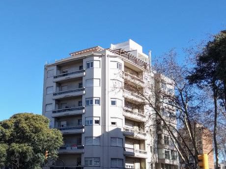 Alquiler Apartamento 4 Dormitorios Sobre Bv Artigas