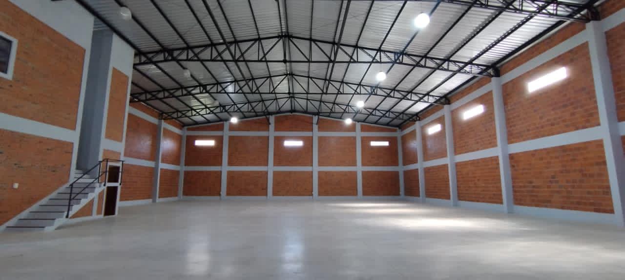 Alquilo depósito de 700 m2 en Mariano Roque Alonso — foto 3