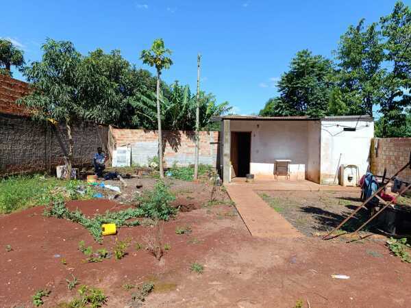 TERRENO – KM 10 ACARAY ???? Terreno: 15 x 30 m ???? Construcción: 381,36 m² — foto 2