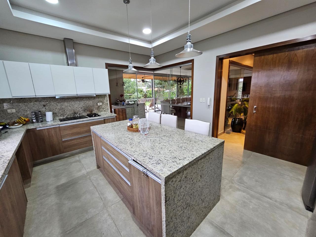 VENDO EXCLUSIVA RESIDENCIA EN CONDOMINIO SURUBI'I - MARIANO ROQUE ALONSO — foto 2