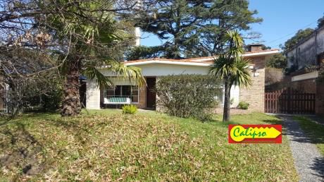 Casa -3 Dormitorios Y Apto - Atlantida- Inmobiliaria Calipso