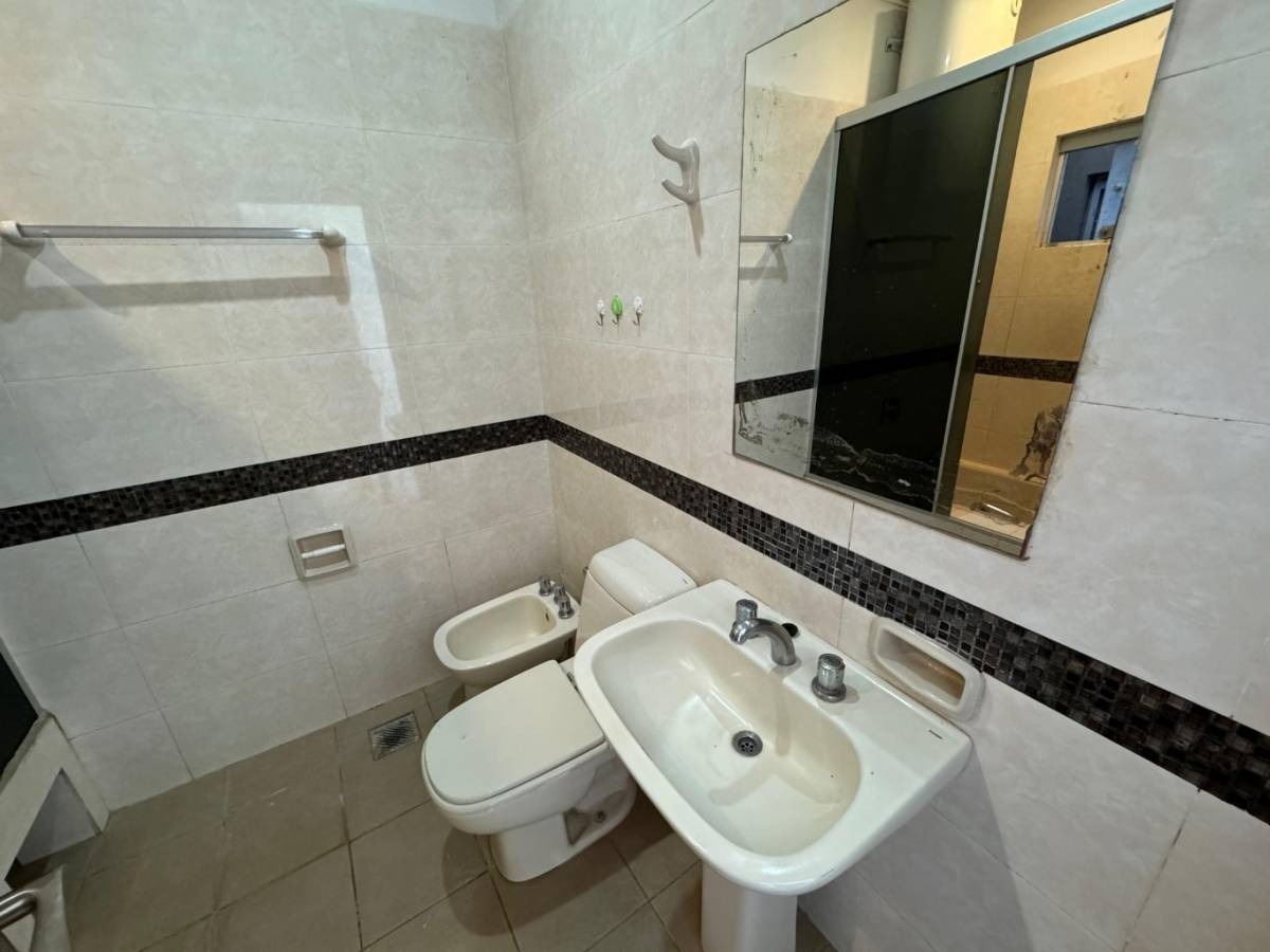 VENDO AMPLIO DEPARTAMENTO DE 2 DORMITORIOS EN EL EDIFICIO MANHATTAN-ENCARNACION — foto 2