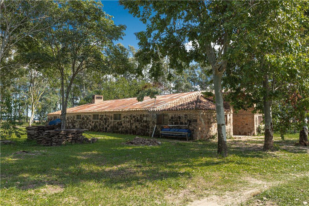 EN VENTA IMPONENTE ESTANCIA EN CAAPUCU — foto 2