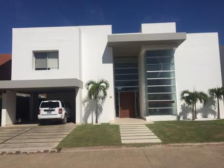 Hermosa Casa En Colinas Del Urubo !!!